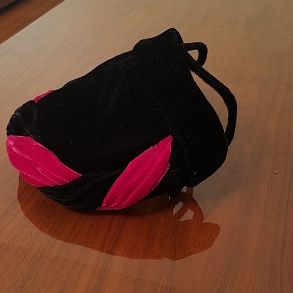 Ladies Vtg. Black & Purple Velvet hat - LOVELY! - Picture 2 of 4